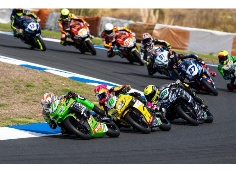 Kawasaki remporte le titre final des constructeurs WorldSSP300