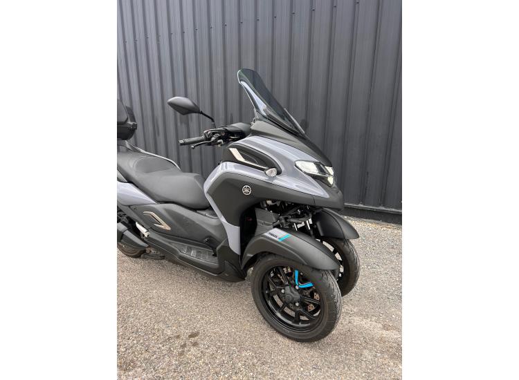 YAMAHA TRICITY 300