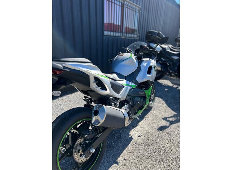 KAWASAKI Ninja 7 Hybrid